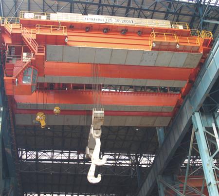 Grand pont roulant de double poutre de capacité pour le niveau de bâti de fer de fonderie