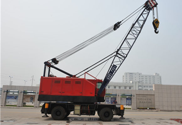 Grue portuaire en caoutchouc