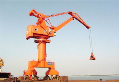 Grue à portique à quatre bras