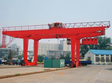 U Type nouvelle conception mobile grue à portique monté sur rail de 80 tonnes